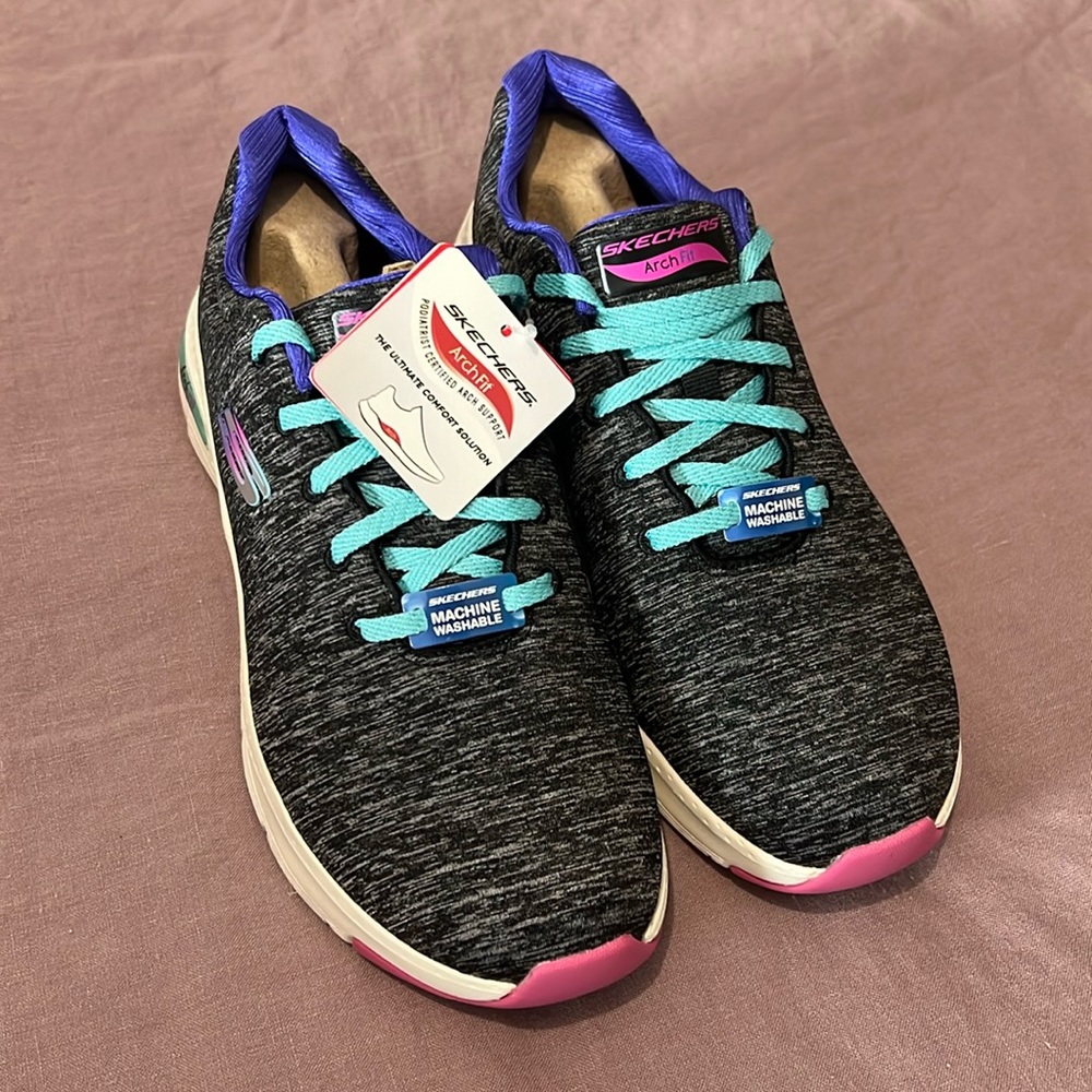 Skechers ArchFit Sneakers Size 8.5